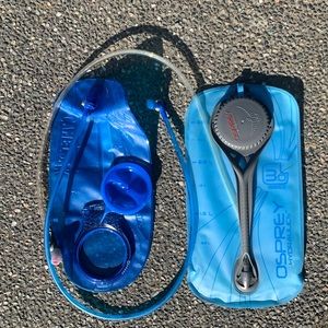 2 hydration packs